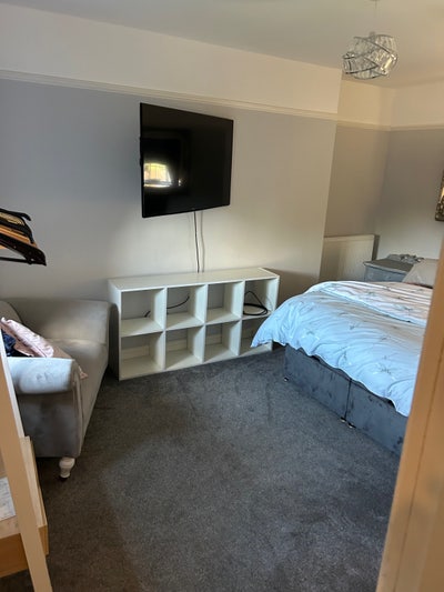 Double room with TV & furniture  Main Photo
