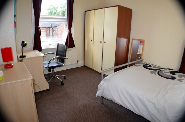 ✨Spacious Room in Fallowfield ✨ Main Photo