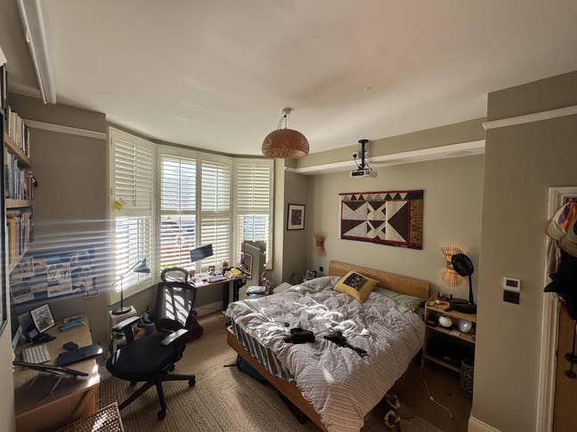 Spacious Furnished Double Room w/ Private Bathroom Main Photo