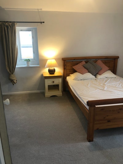 En-suite  Room Available in Stonehouse Main Photo