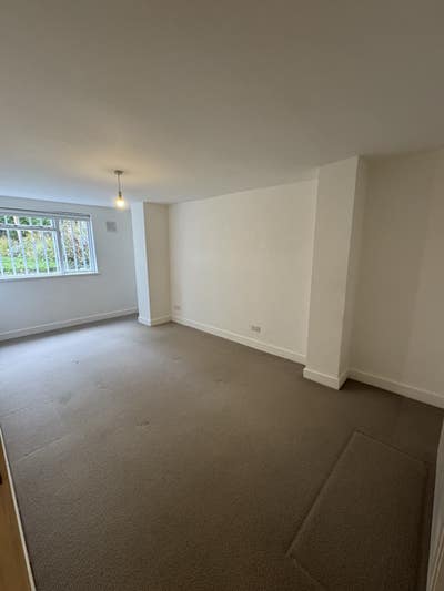 Large room in 2 bed Main Photo