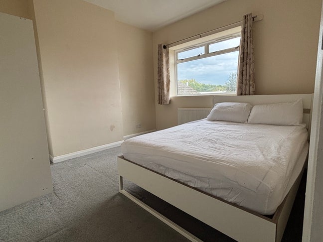 Big Double Room in Belvedere, Near Station Main Photo