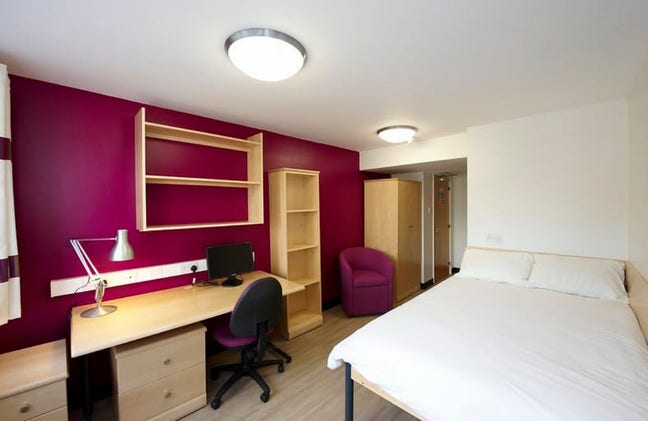  Ensuite  Room  at  The  Clevelands  –  Girls  Preferred Main Photo