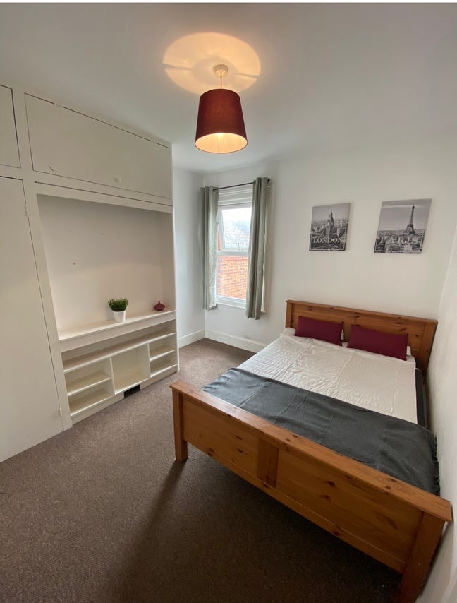 Spacious double room ensuite  Main Photo