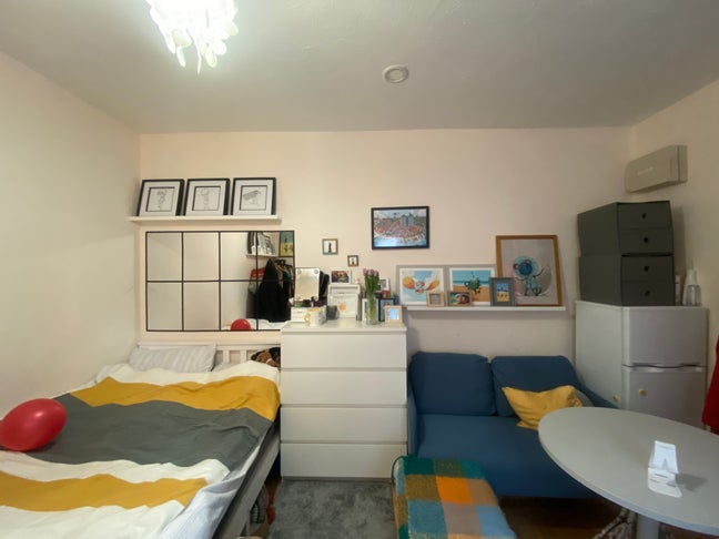 Cosy Furnished Studio Flat near train station  Main Photo
