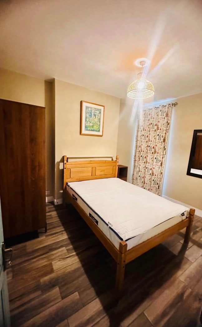 Generously sized 4 bed house with two bathrooms Main Photo