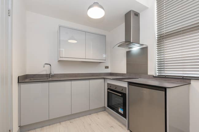 All bills included studio, seperate kitchen Main Photo