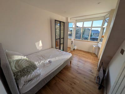 Double room near Neasden station Main Photo