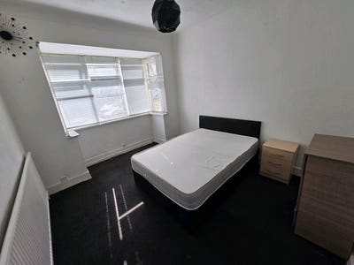 Large Double Room East Ham Main Photo