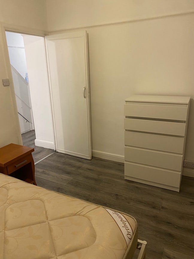 4 bedroom House in Cowley Main Photo
