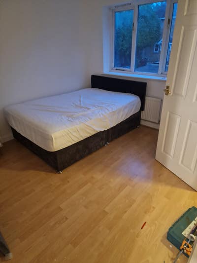 Spare room to rent Main Photo