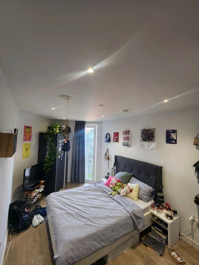 Queen room with seperate bathroom for rent Main Photo