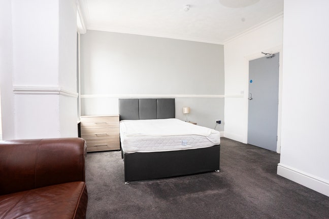 Studio room+double room available to move in now! Main Photo