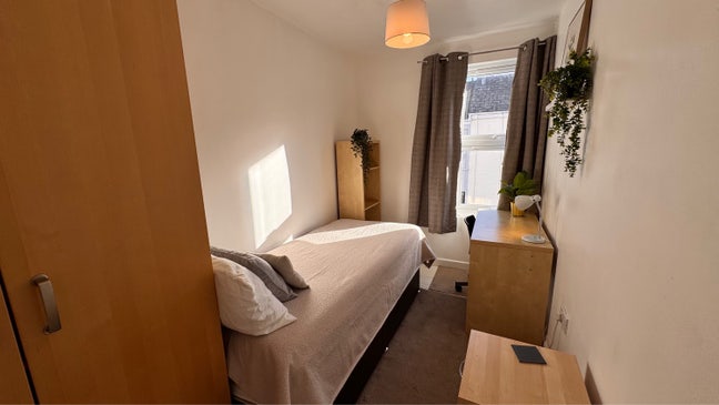 Bright room | Cleaner | Wi-fi | Bills included  Main Photo