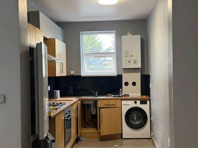Spacious 2 Bedroom Flat 🏠  Main Photo