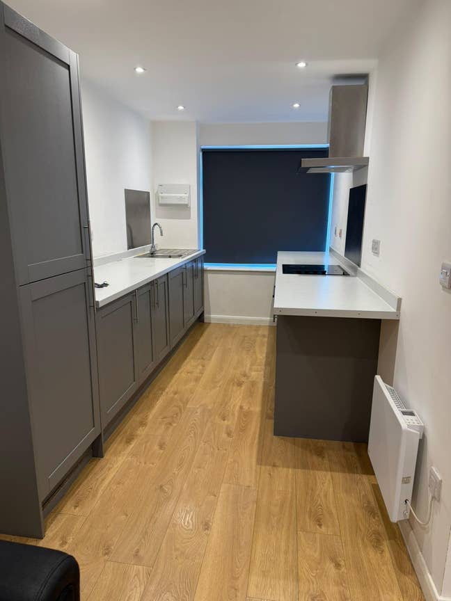 **** Available Immediately**** 2-Bedroom Flat Main Photo