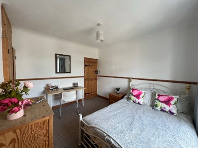  Lovely double room on Rough Common Road  Main Photo