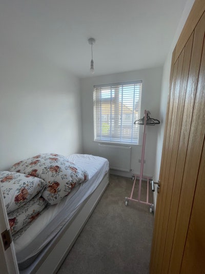 Single bedroom in house. Check measurements of roo Main Photo