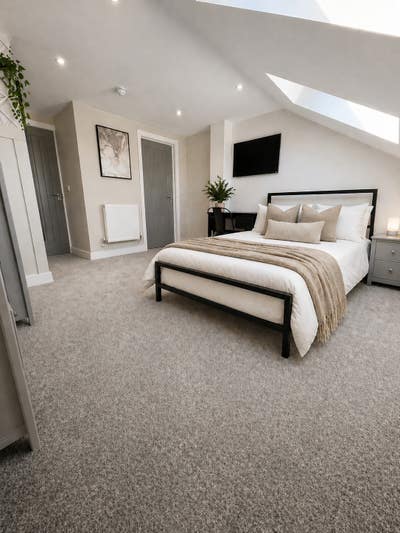 Loft Sanctuary | Top-Floor En-Suite Room✨ Main Photo