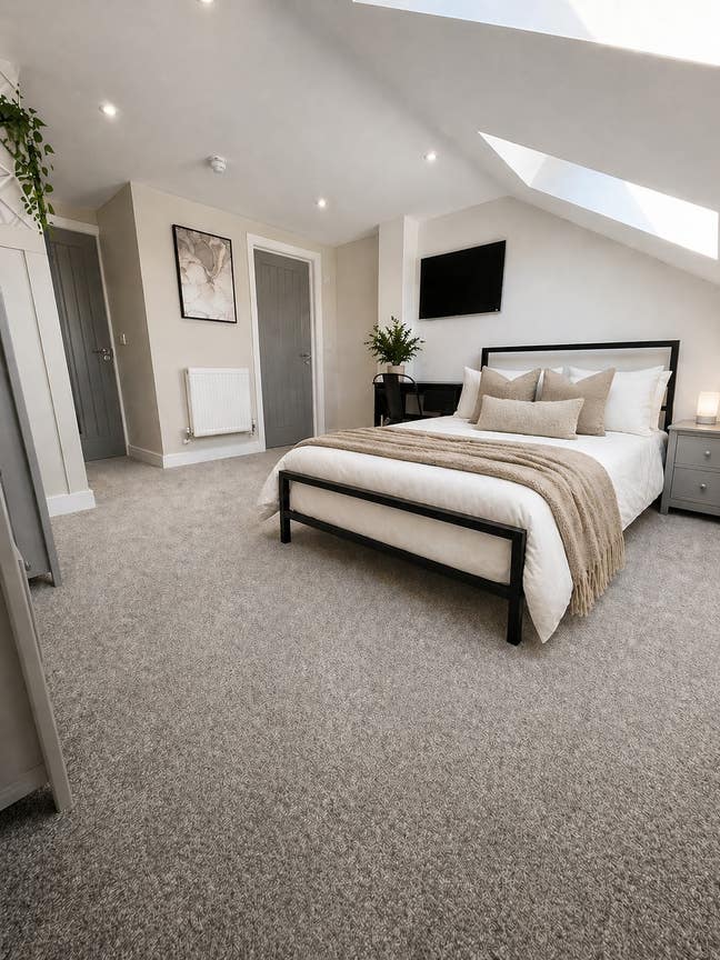 Loft Sanctuary | Top-Floor En-Suite Room✨ Main Photo
