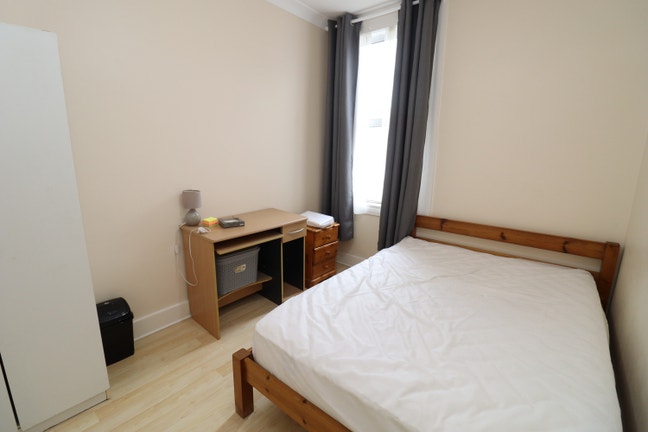 3 Minutes Walk from Elizabeth Line Main Photo