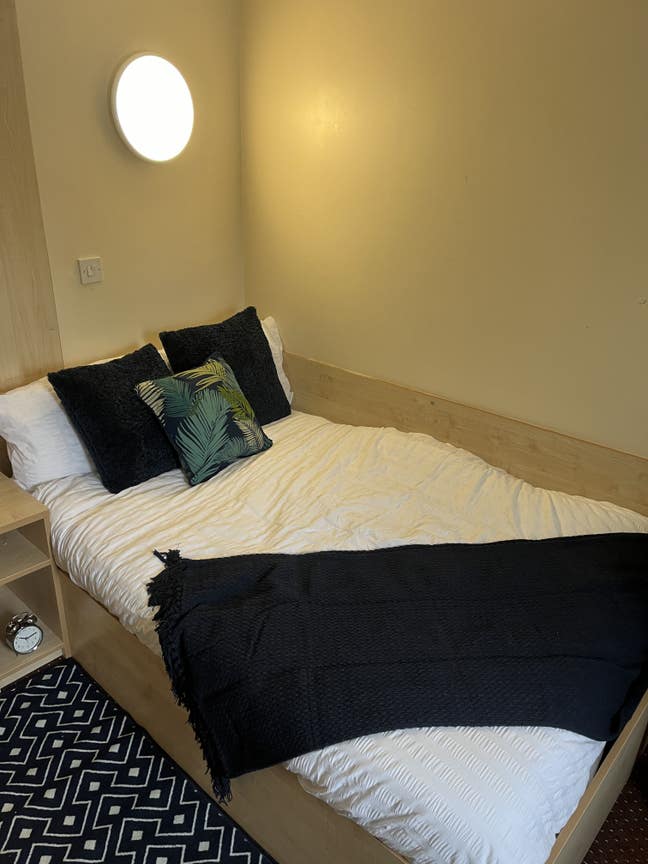 Ensuite Double Bedroom - Preston Centre Main Photo