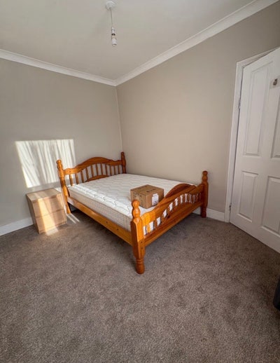 Clean double bedroom  Main Photo