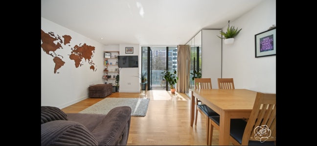 Spacious, furnished 2 bed flat in Olympic Park  Main Photo