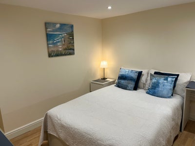 Guildford: Central 30 Springfield Rd Double Rooms Main Photo