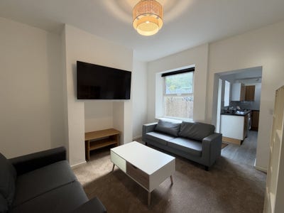 Working professional property - All bills included Main Photo