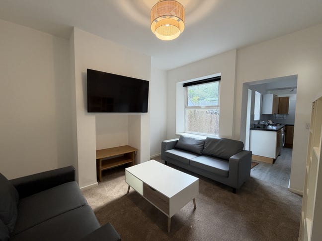 Working professional property - All bills included Main Photo