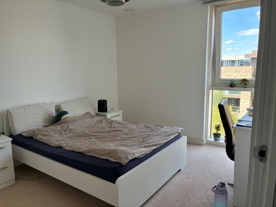 Double room in modern 2B2B flat Main Photo