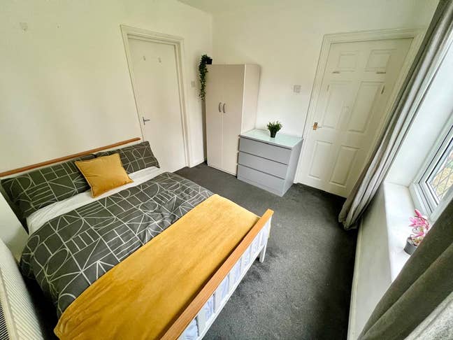  Room in lovely house Main Photo