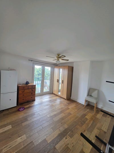 Double bed room near Surbiton Main Photo