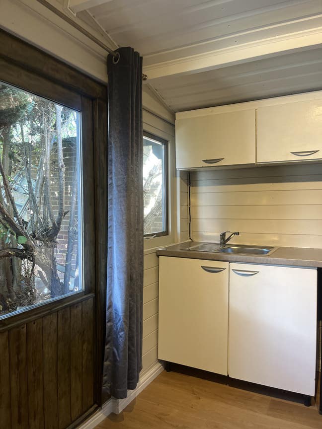 Small studio Main Photo