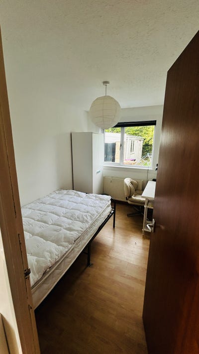 🏡Furnished Room Available in 2-Bedroom Home Main Photo