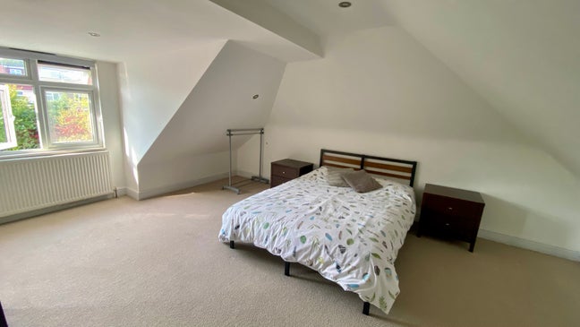 Light, quiet house near Eastcote station, 2 rooms Main Photo