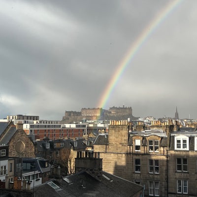 Cozy room in big Bruntsfield flat available Main Photo