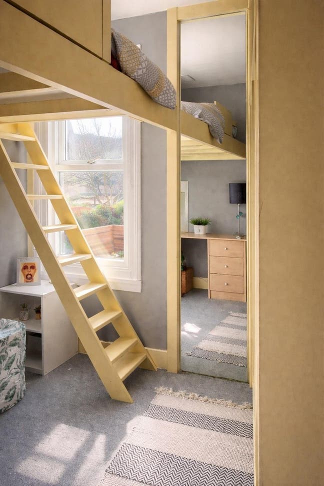 Small double bedroom available in friendly house Main Photo