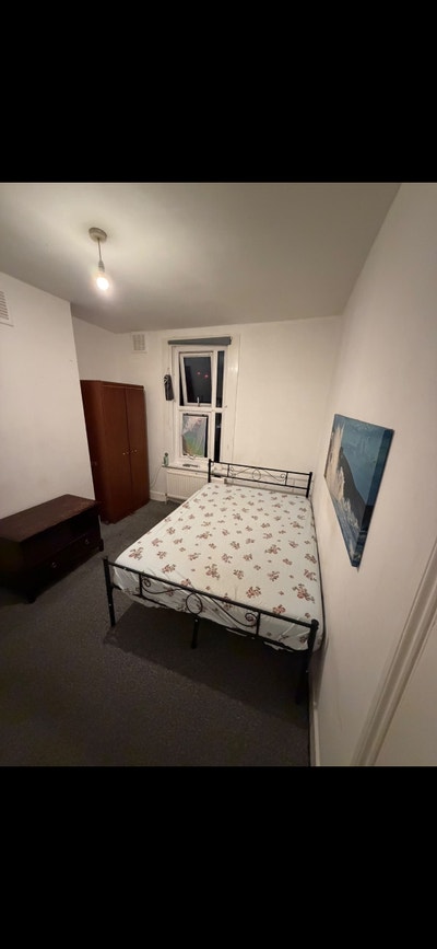 DOUBLE close to transport, shops & Burgess Park Main Photo