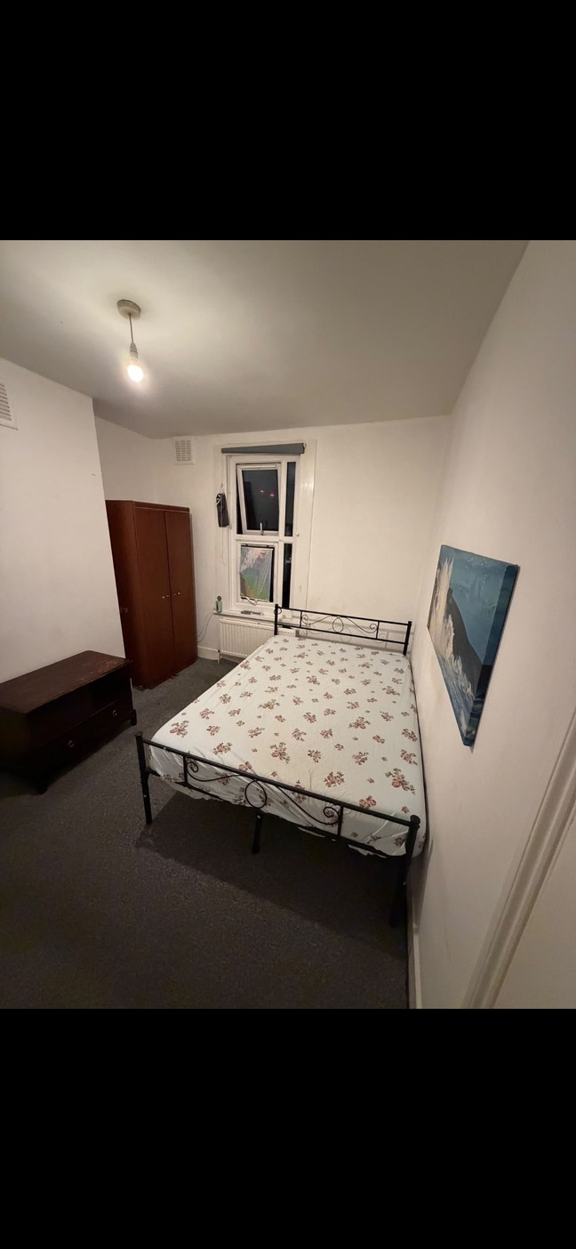 DOUBLE close to transport, shops & Burgess Park Main Photo