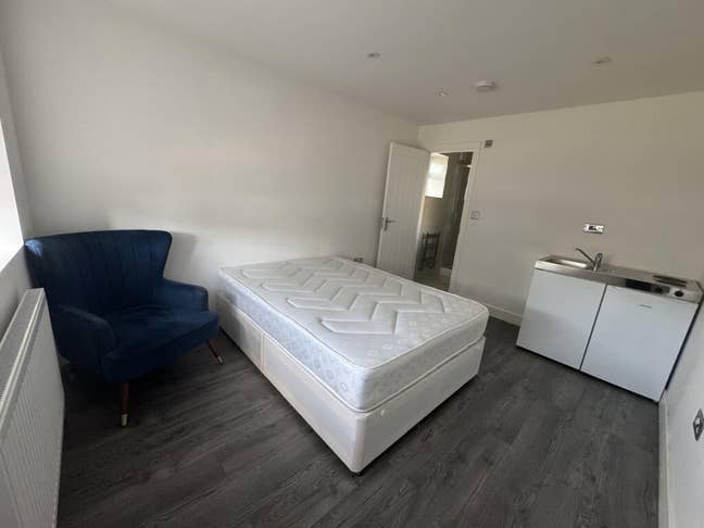 2 Furnished En suite Studios Near Tilbury Station Main Photo