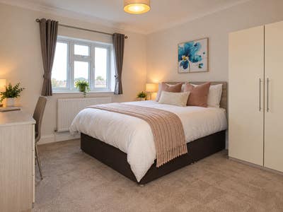 Beautiful Ensuite Room - Near Thames Valley Park Main Photo