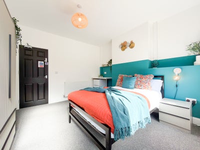 Brand New Double Rooms Opposite Sainsburys in LE10 Main Photo
