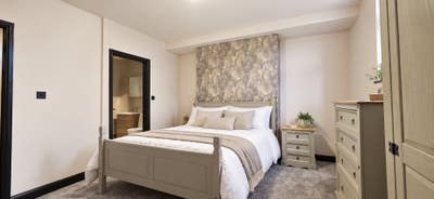 Large 6 Bed House -1 En Suite in L6! Main Photo