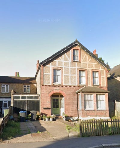 House to rent in town centre Main Photo