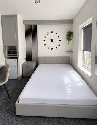 Modern En-Suite Room 5 (Double Occupancy) Enfield Main Photo