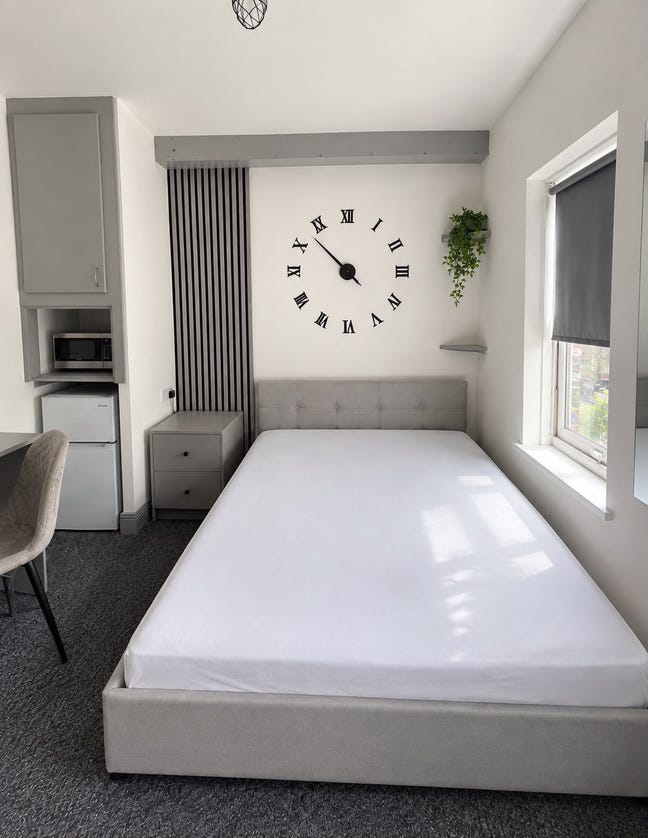 Modern En-Suite Room 5 (Double Occupancy) Enfield Main Photo