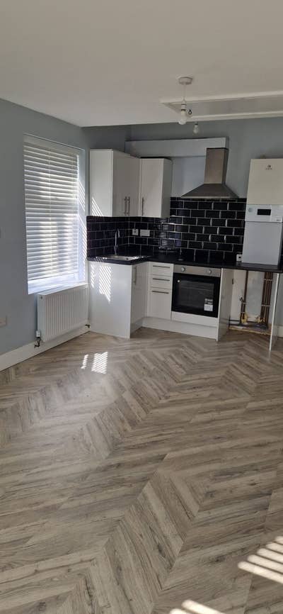 Studio Available for Rent – IG11 Main Photo