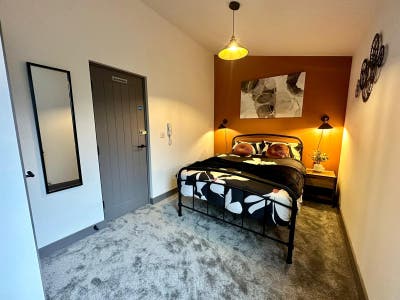 🏡 5 Bedroom, Newly Refurbished House Available Main Photo